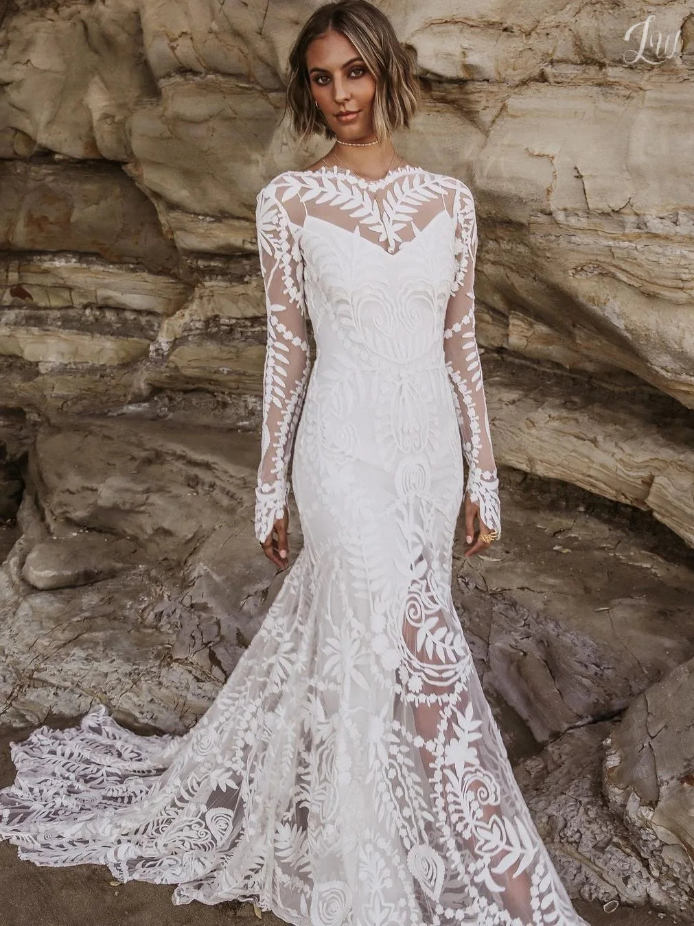 Sexy Round Neck Embroidered Long Sleeve white Wedding Dress Backless Mermaid